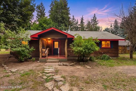 Homes For Sale - 279 Tower Rd<br/> Naples, ID 83847
