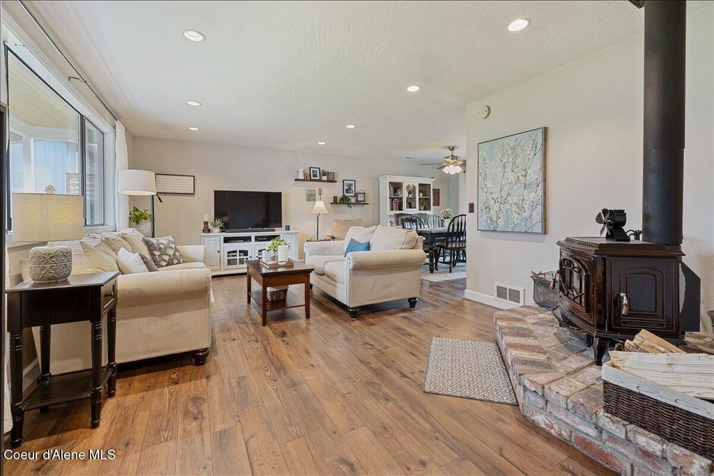 Photo of 5098 Anne St, Coeur dAlene, ID 83815 (MLS # 26-3544)