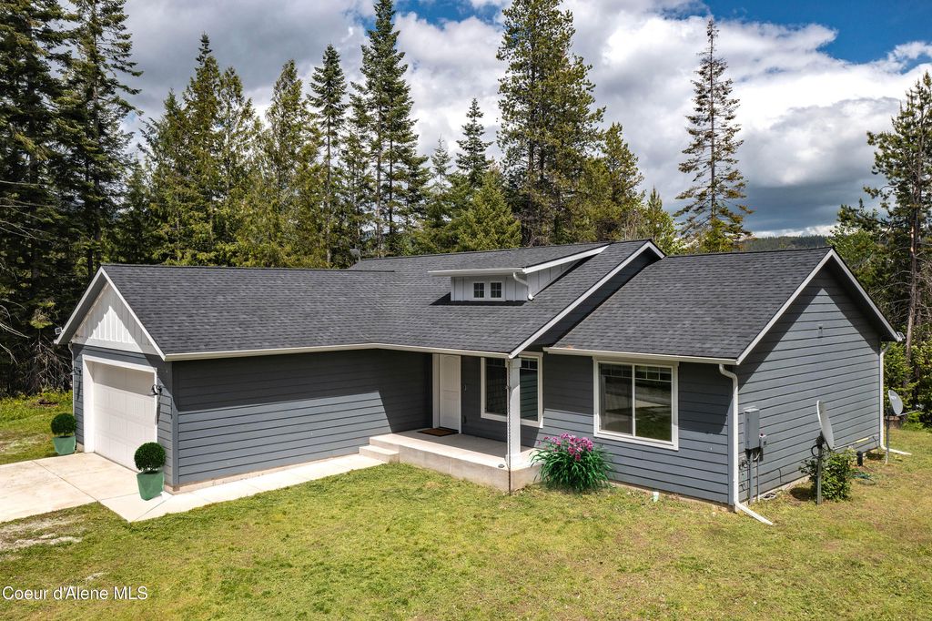 Photo of 1279 Gypsy Bay Rd, Sagle, ID 83860 (MLS # 26-2963)