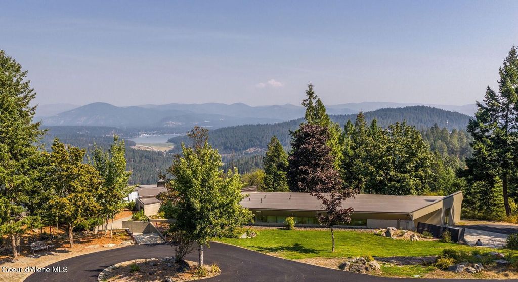 Photo of 7801 EAGLE RIDGE Ridge, Coeur dAlene, ID 83814 (MLS # 25-9663)