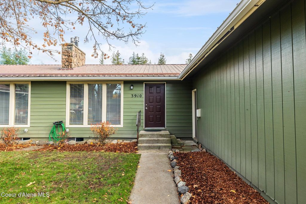 Photo of 3910 Belmont, Coeur dAlene, ID 83815 (MLS # 25-11203)