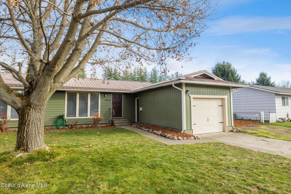 Photo of 3910 Belmont, Coeur dAlene, ID 83815 (MLS # 25-11203)