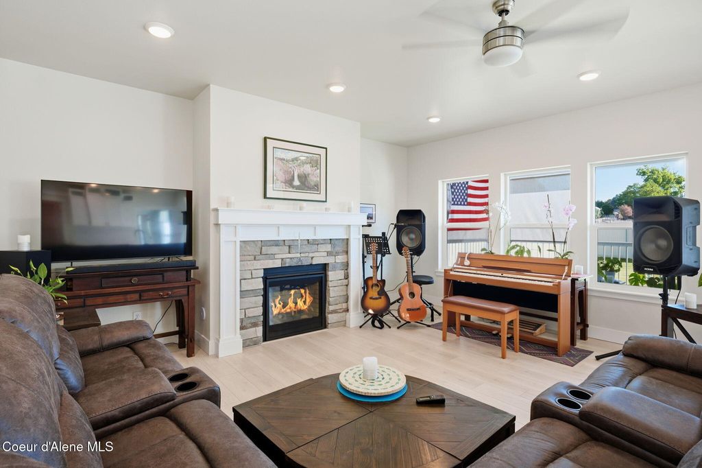 Photo of 1389 Ezra Ave, Hayden, ID 83835 (MLS # 26-3606)