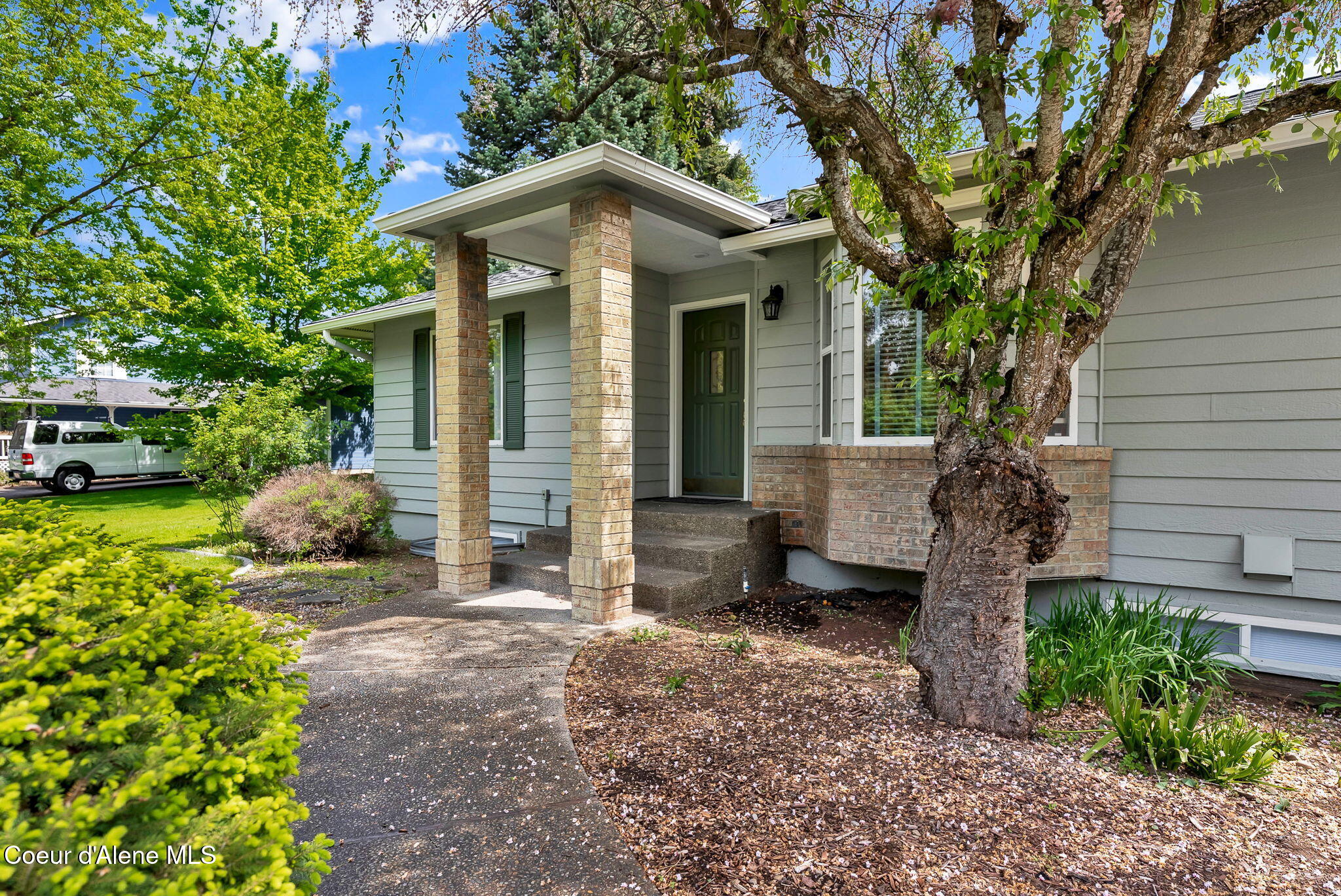7776 N Valley St, Dalton Gardens, Alaska image 3