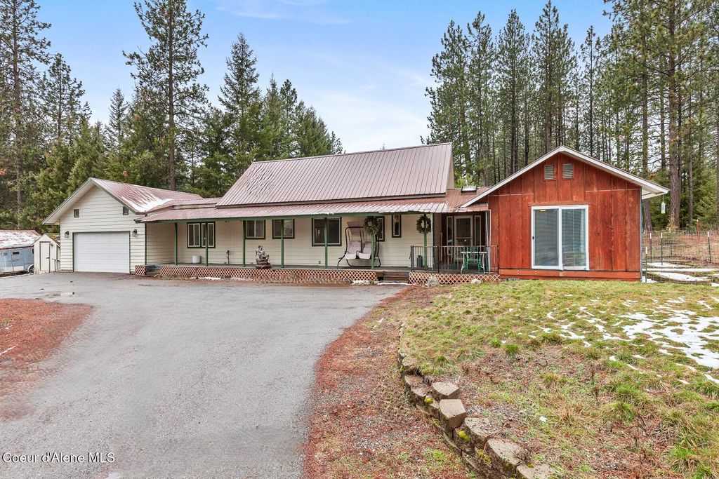 Photo of 2874 Hudlow Rd, Hayden, ID 83835 (MLS # 26-1634)
