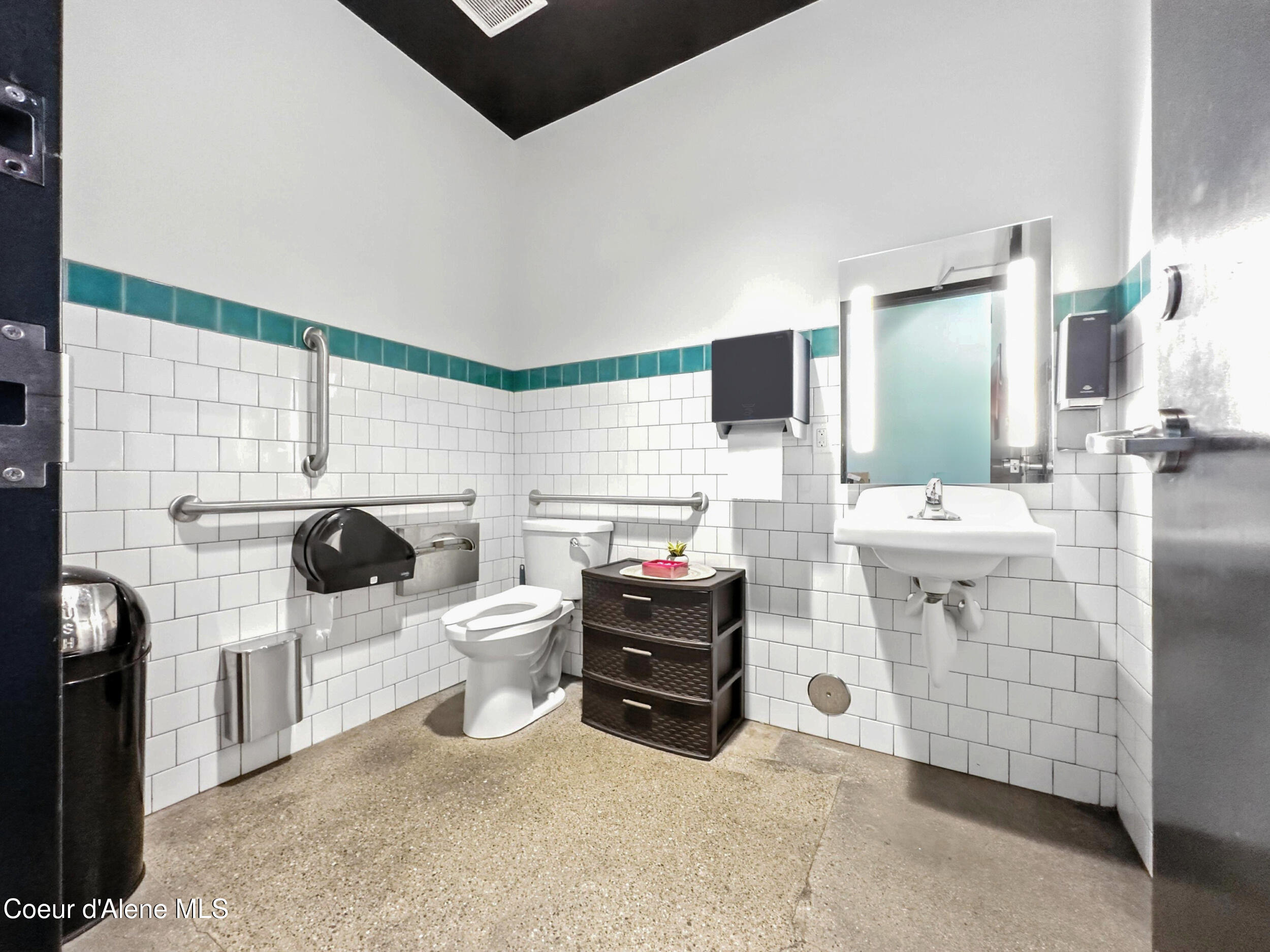 Ponderay, Idaho 83852, United States, ,Commercial,Active,171356