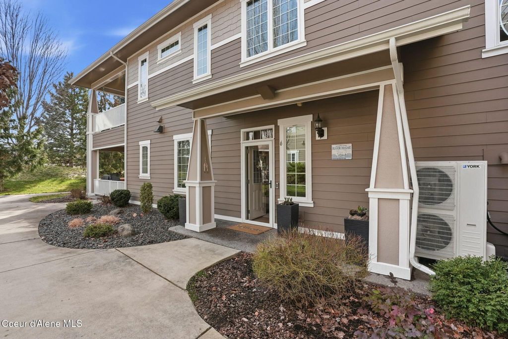 Photo of 4449 Greenchain Loop #APT 6, Coeur dAlene, ID 83814 (MLS # 26-1911)