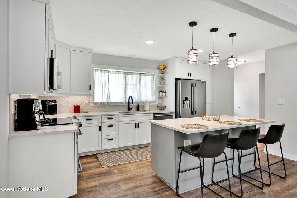 Photo of 2040 Washington Ave, St. Maries, ID 83861 (MLS # 25-10771)