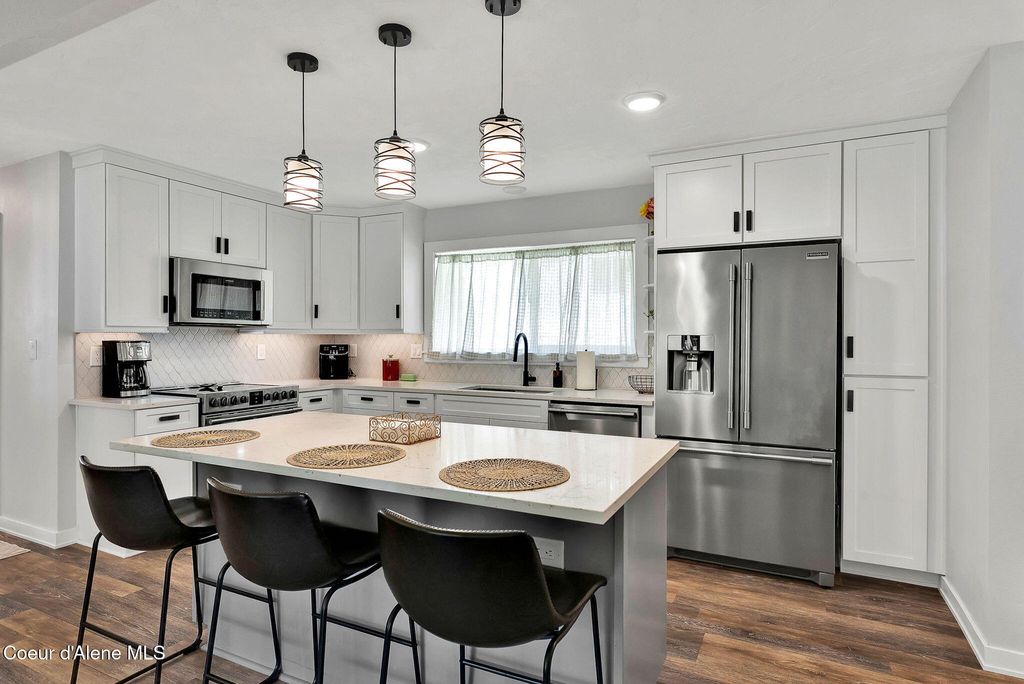 Photo of 2040 Washington Ave, St. Maries, ID 83861 (MLS # 25-10771)