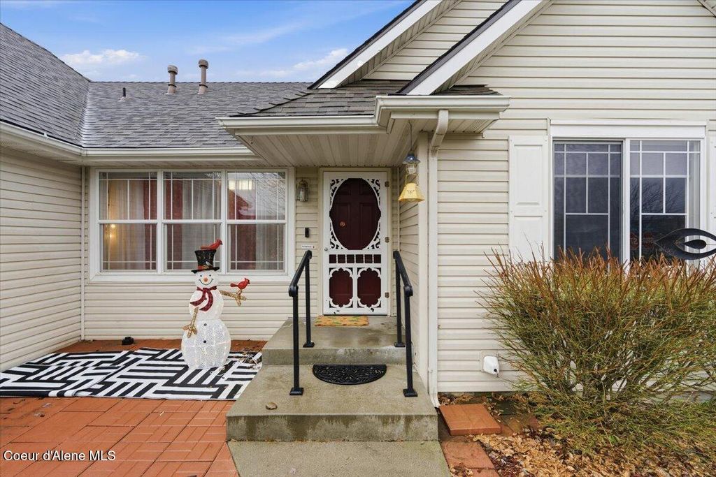 Photo of 8300 AINSWORTH Dr, Hayden, ID 83835 (MLS # 25-11547)