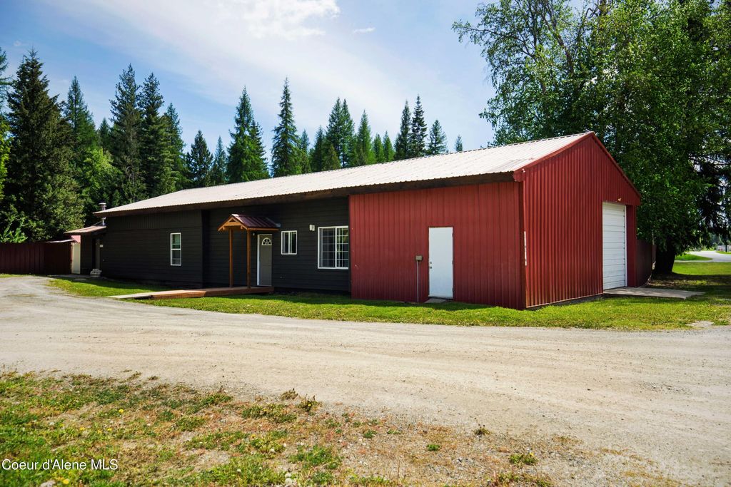 Photo of 41 Pinecone Rd, Sandpoint, ID 83864 (MLS # 26-1787)