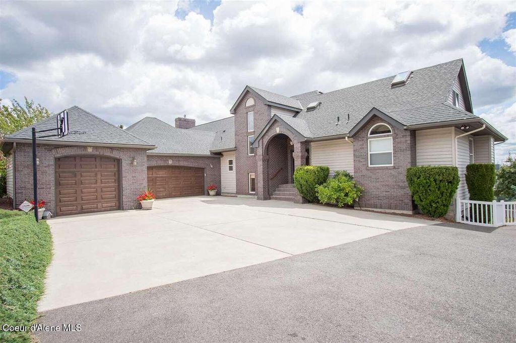 Photo of 6011 JOSEPH Ln, Spokane, WA 99217 (MLS # 25-11464)