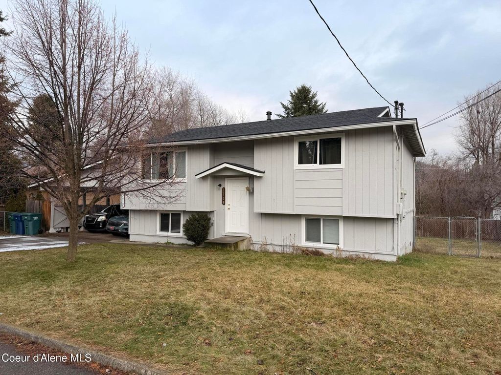 Photo of 1708 8th St, Coeur dAlene, ID 83814 (MLS # 26-2414)