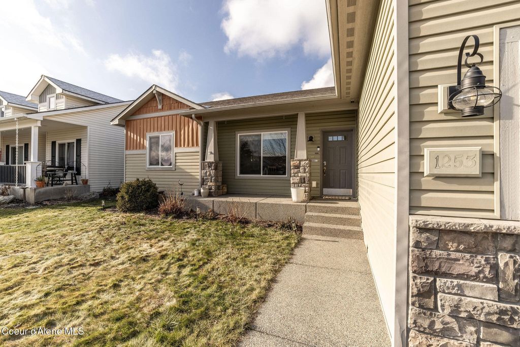Photo of 1253 Monticello St, Post Falls, ID 83854 (MLS # 26-765)