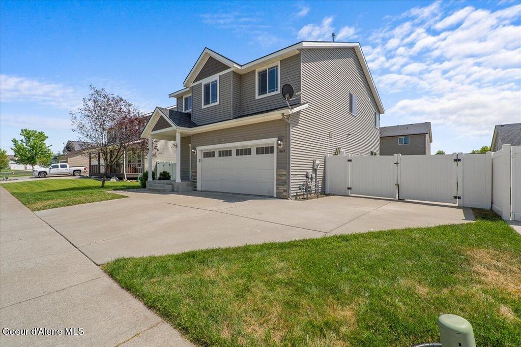 Photo of 1824 WARBLER Ln, Post Falls, ID 83854 (MLS # 25-10495)