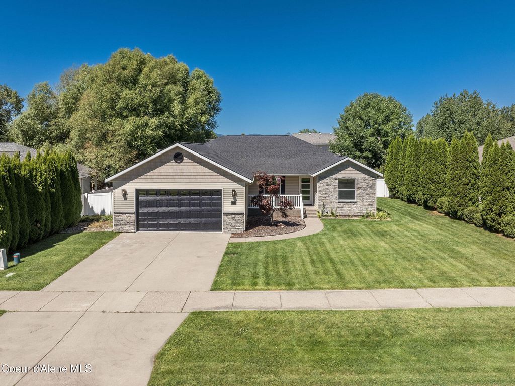 Photo of 2715 BROADMOORE Dr, Hayden, ID 83835 (MLS # 25-11327)