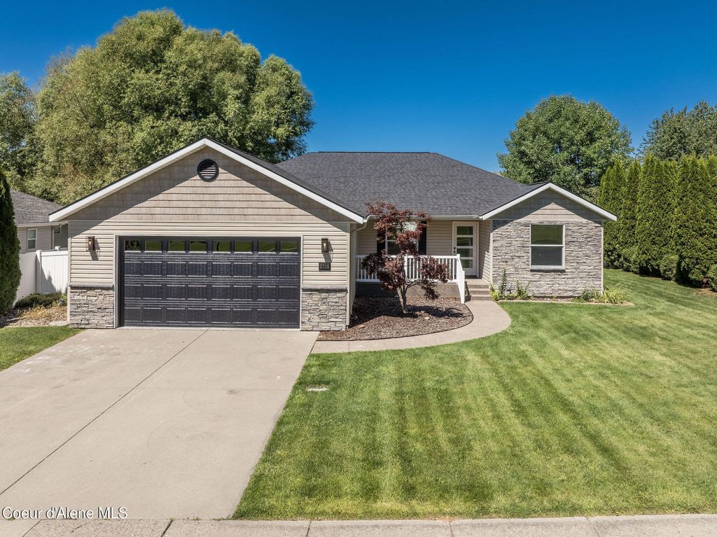 Photo of 2715 BROADMOORE Dr, Hayden, ID 83835 (MLS # 25-11327)