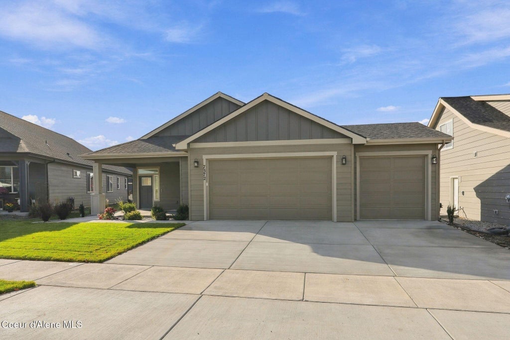 Photo of 7572 GIRARD CIR, Coeur dAlene, ID 83815 (MLS # 26-10539)