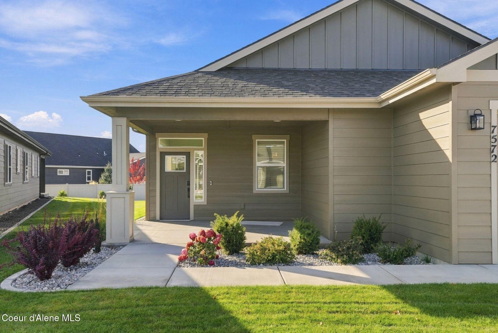 Photo of 7572 GIRARD CIR, Coeur dAlene, ID 83815 (MLS # 26-10539)