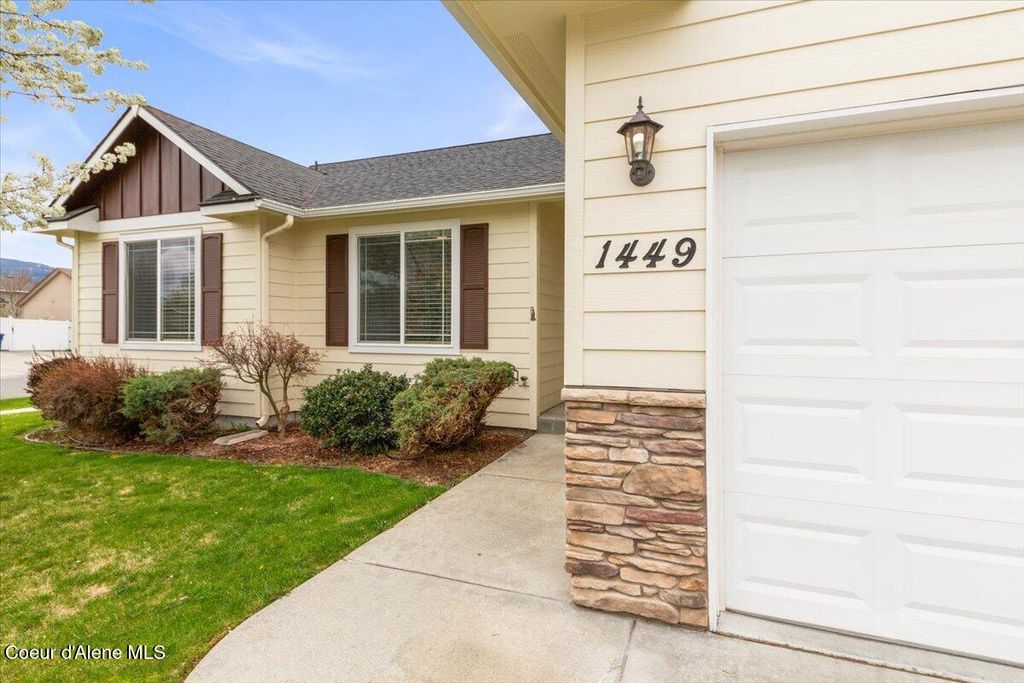 Photo of 1449 Moonstone St, Post Falls, ID 83854 (MLS # 26-3562)