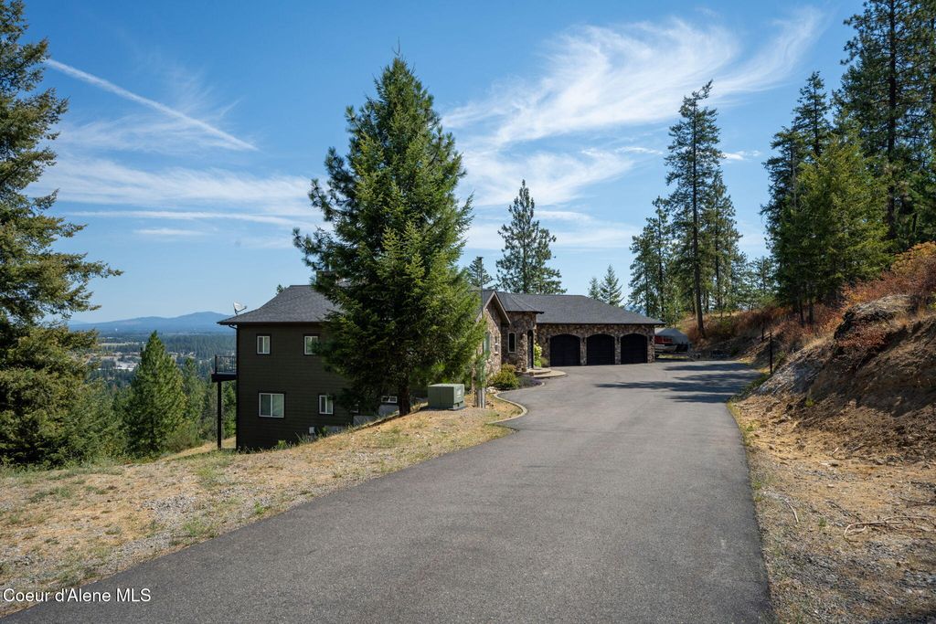 Photo of 5969 HIGHLAND Dr, Coeur dAlene, ID 83814 (MLS # 25-6862)
