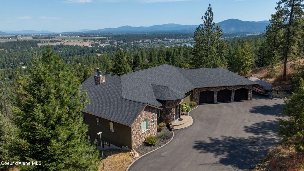 Photo of 5969 HIGHLAND Dr, Coeur dAlene, ID 83814 (MLS # 25-6862)