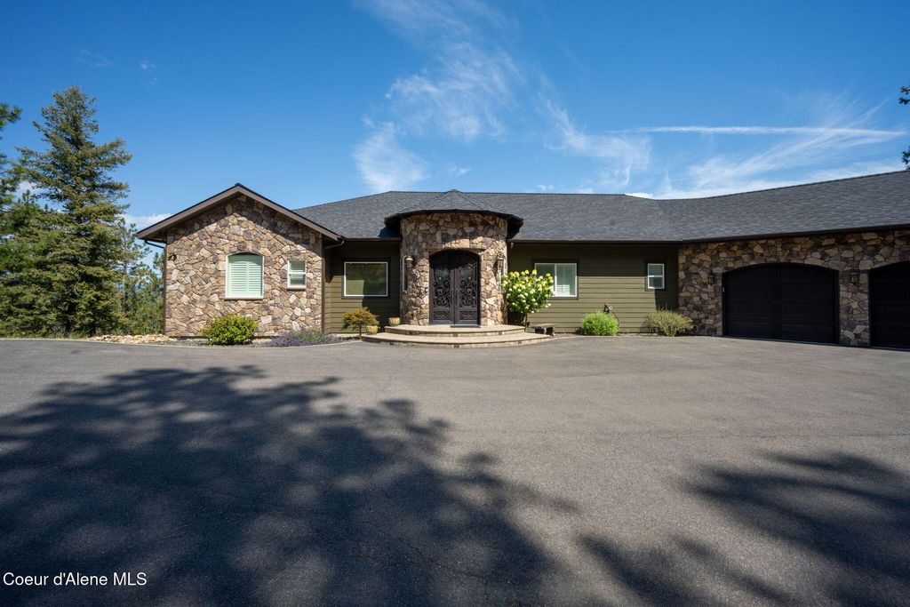 Photo of 5969 HIGHLAND Dr, Coeur dAlene, ID 83814 (MLS # 25-6862)