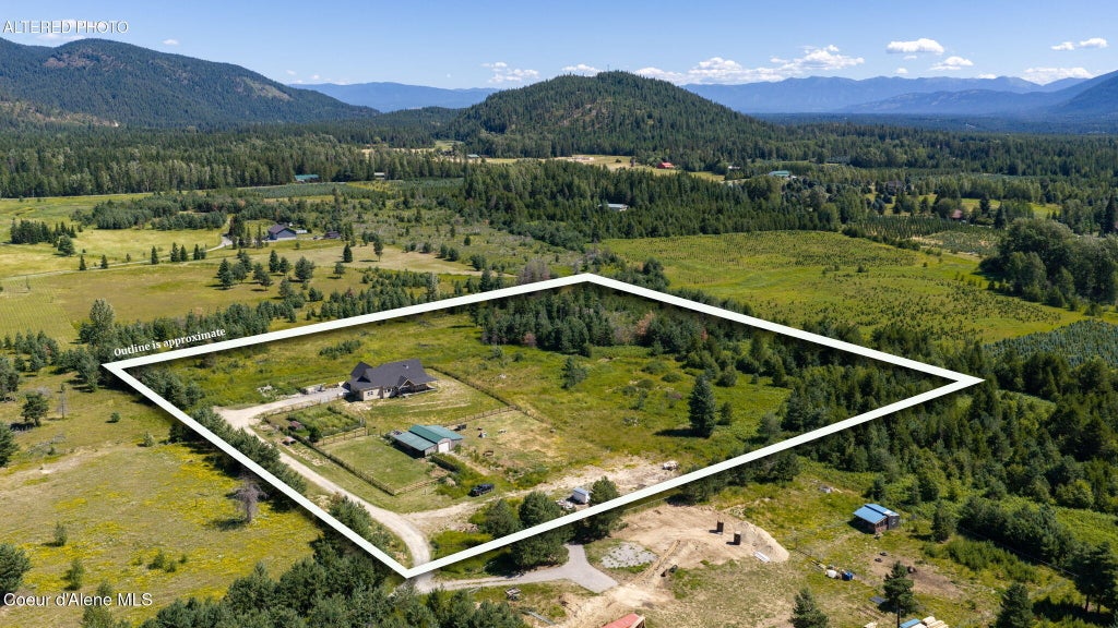 Photo of 637 Cascade LN, Naples, ID 83847 (MLS # 26-7371)