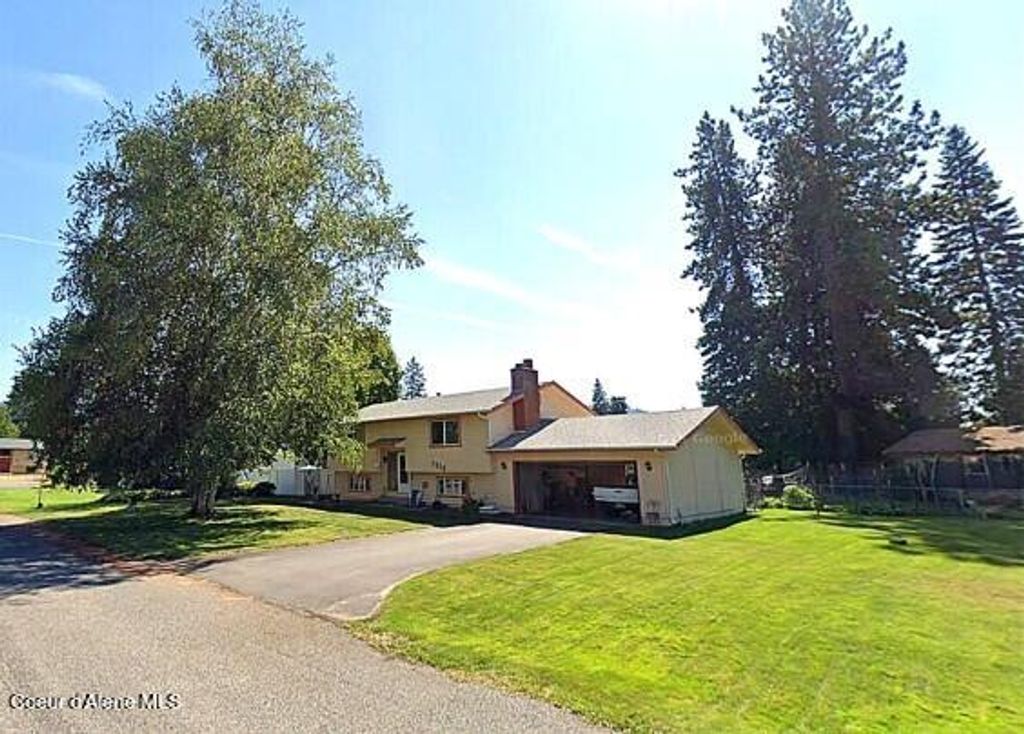 Photo of 1212 Fernwood Ct, Coeur dAlene, ID 83815 (MLS # 25-10450)