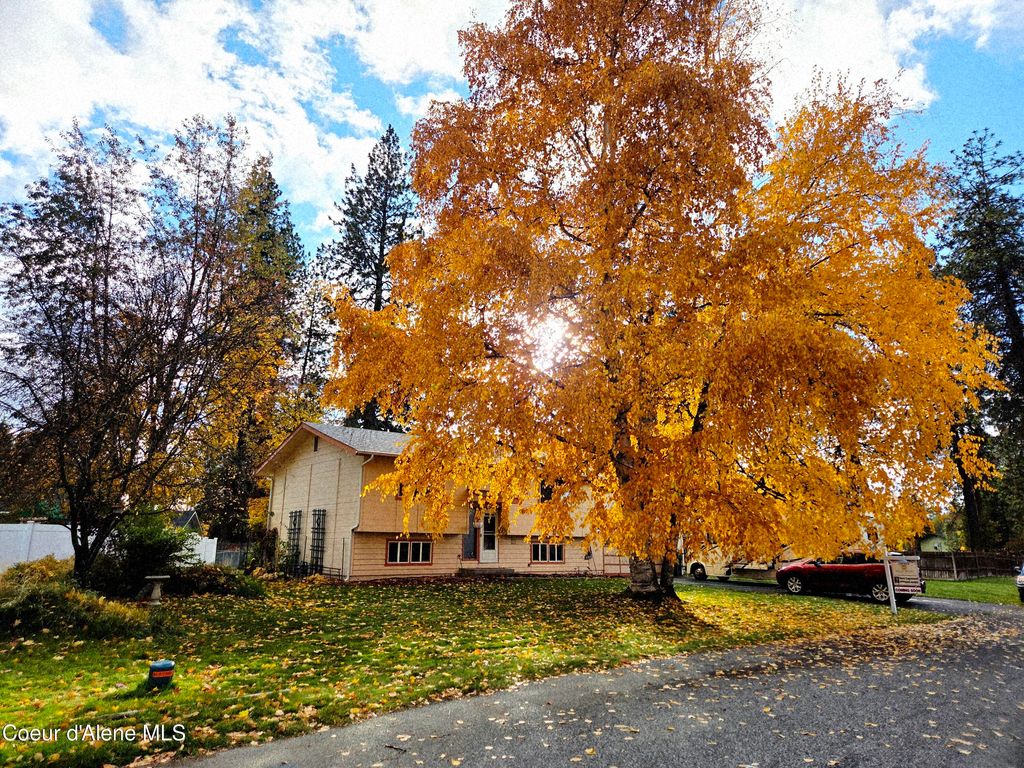 Photo of 1212 Fernwood Ct, Coeur dAlene, ID 83815 (MLS # 25-10450)