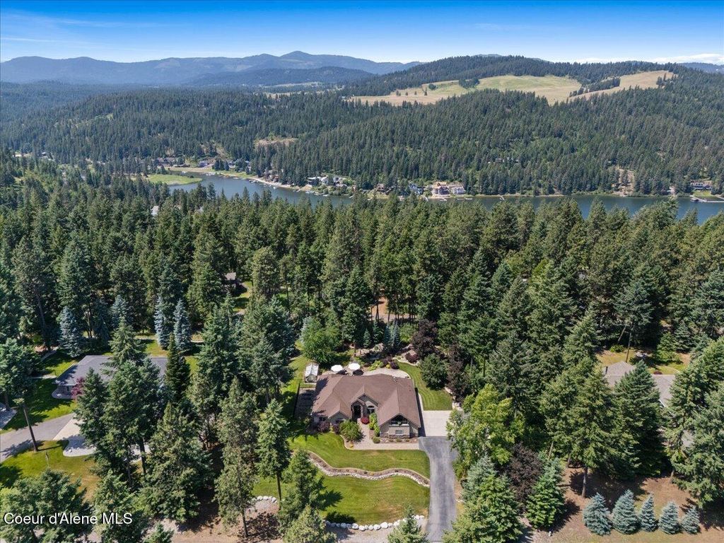 Photo of 3859 BRENTWOOD Ln, Coeur dAlene, ID 83814 (MLS # 25-6149)