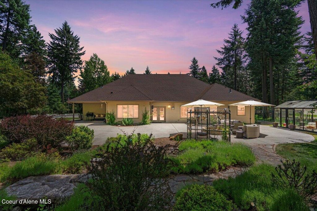 Photo of 3859 BRENTWOOD Ln, Coeur dAlene, ID 83814 (MLS # 25-6149)