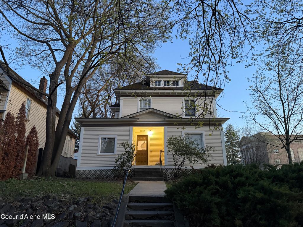 Photo of 1427 7th Ave, Spokane, WA 99204 (MLS # 26-2801)