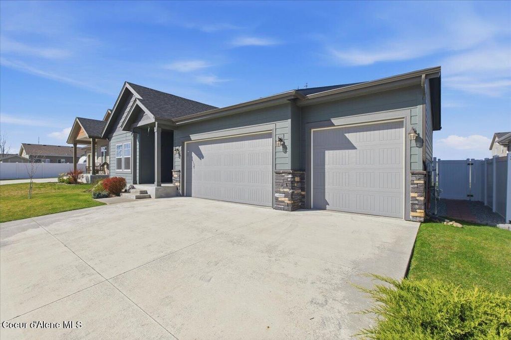 Photo of 2903 Madeira St, Post Falls, ID 83854 (MLS # 26-3327)