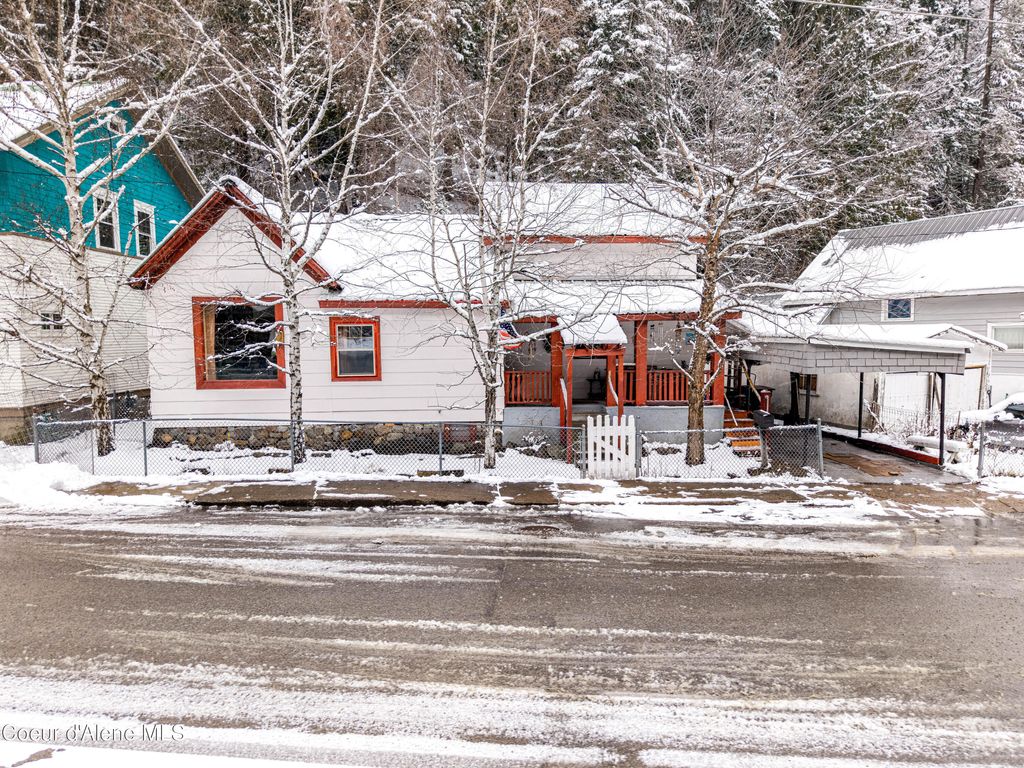 Photo of 176 King St, Wallace, ID 83873 (MLS # 26-1498)