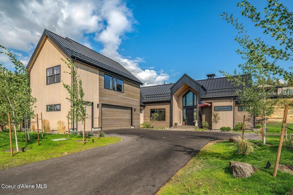 Photo of 15304 Chalone Dr, Coeur dAlene, ID 83814 (MLS # 26-4514)