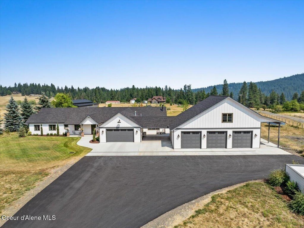 Photo of 8575 Haystack Ln, Coeur dAlene, ID 83814 (MLS # 26-8131)