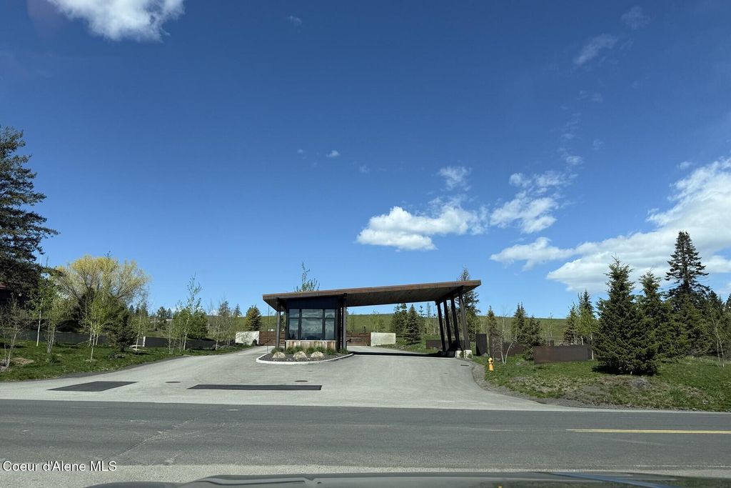 Photo of 15527 Chalone Dr, Coeur dAlene, ID 83814 (MLS # 26-4148)
