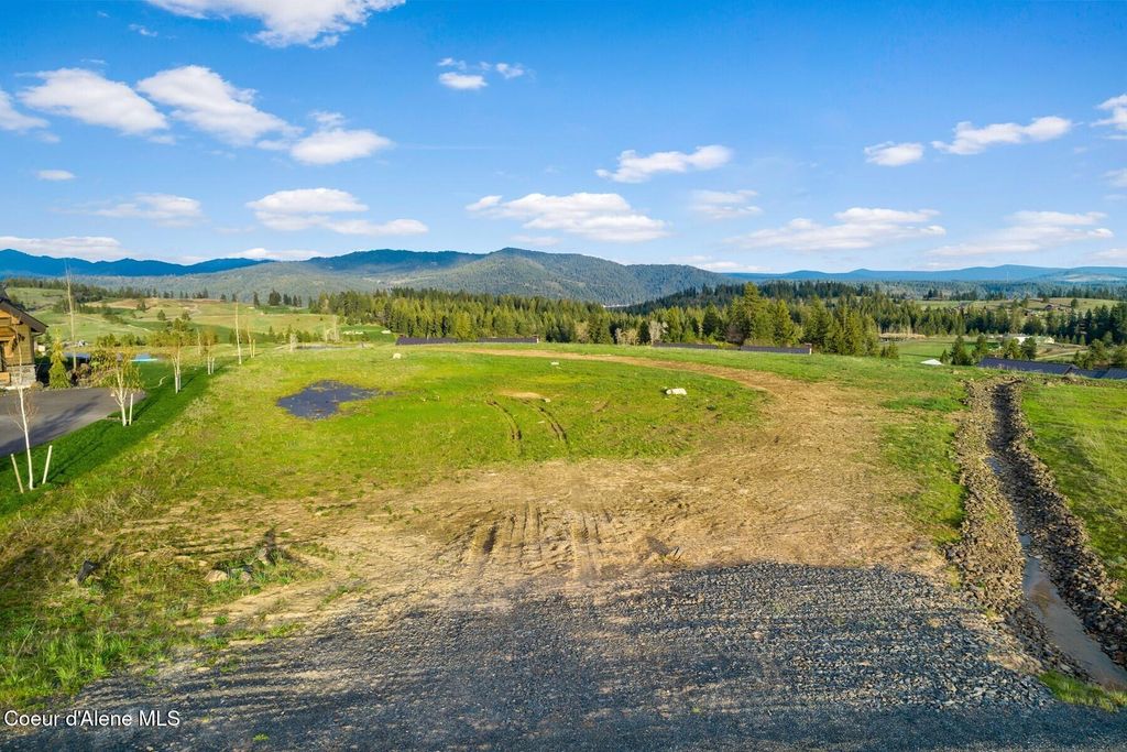 Photo of 15527 Chalone Dr, Coeur dAlene, ID 83814 (MLS # 26-4148)