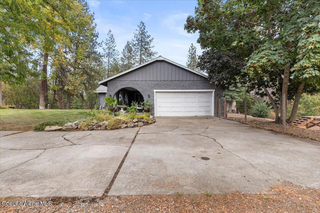 Photo of 3102 Buckskin Rd, Coeur dAlene, ID 83815 (MLS # 25-10053)