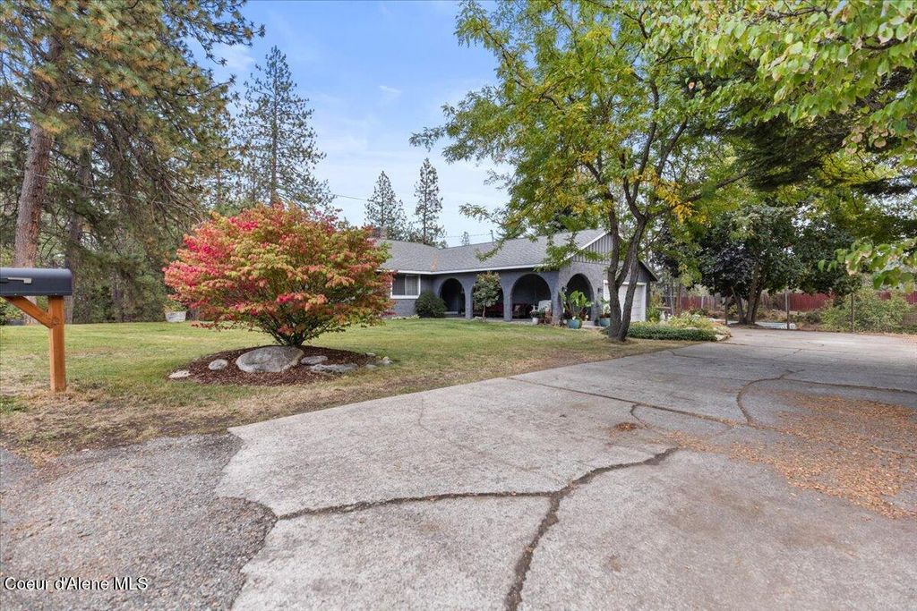 Photo of 3102 Buckskin Rd, Coeur dAlene, ID 83815 (MLS # 25-10053)