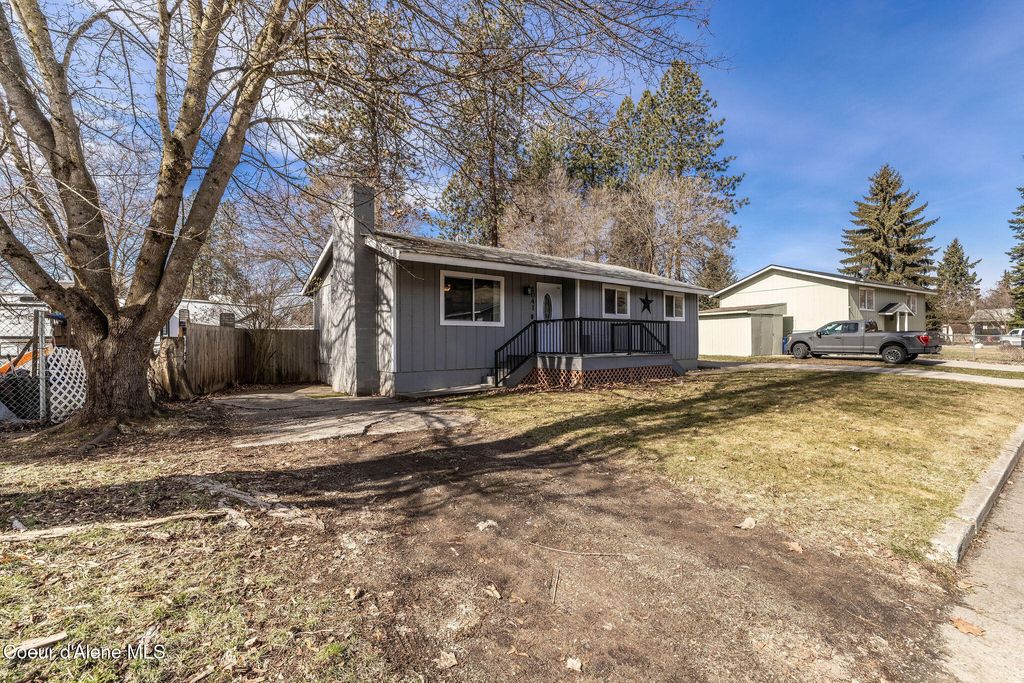 Photo of 1041 17th St, Coeur dAlene, ID 83814 (MLS # 26-2263)