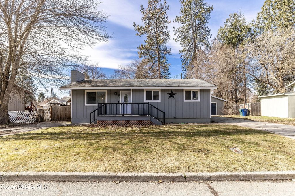 Photo of 1041 17th St, Coeur dAlene, ID 83814 (MLS # 26-2263)