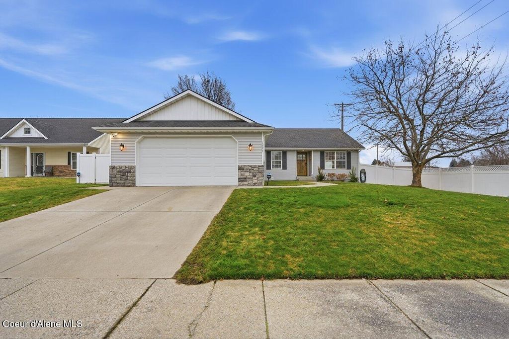 Photo of 1627 Cardinal Ave, Hayden, ID 83835 (MLS # 26-1178)