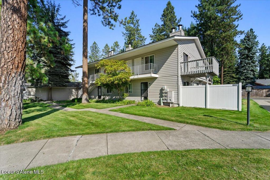 Photo of 683 WHISPERING PINES Pines #14, Coeur dAlene, ID 83815 (MLS # 25-8621)