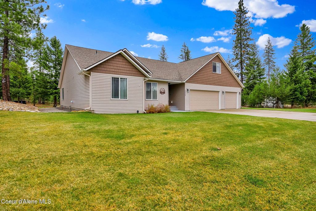 Photo of 32948 16TH Ave, Spirit Lake, ID 83869 (MLS # 25-11087)