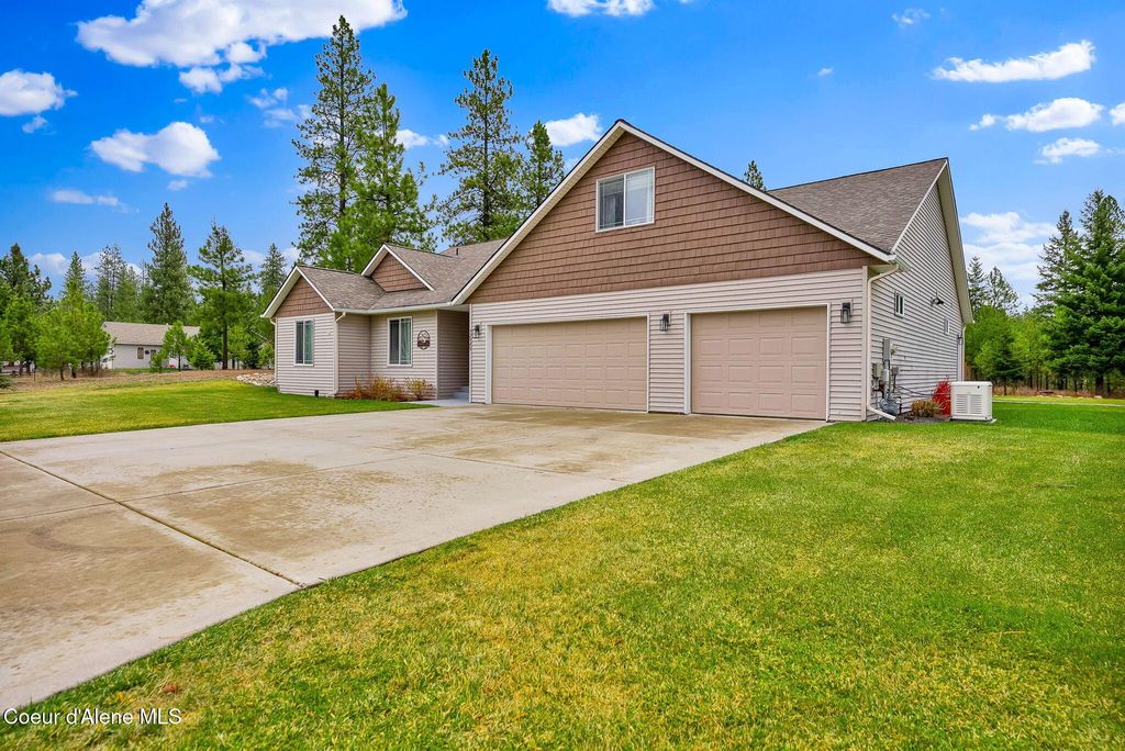 Photo of 32948 16TH Ave, Spirit Lake, ID 83869 (MLS # 25-11087)