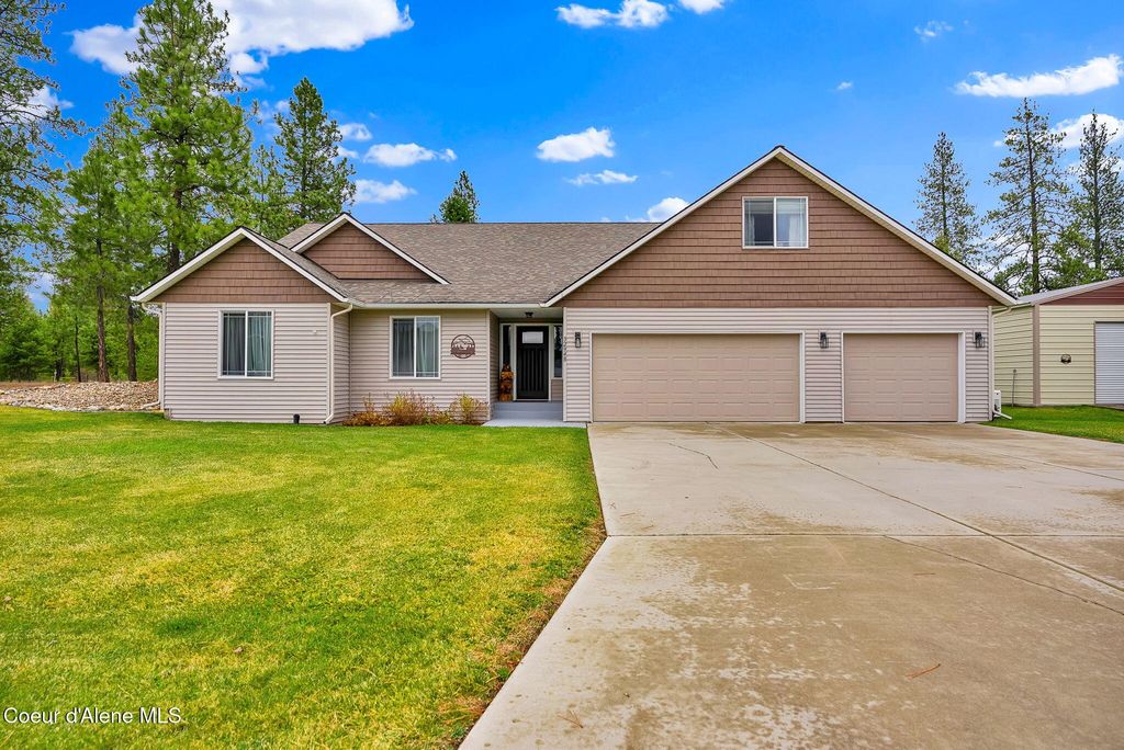 Photo of 32948 16TH Ave, Spirit Lake, ID 83869 (MLS # 25-11087)