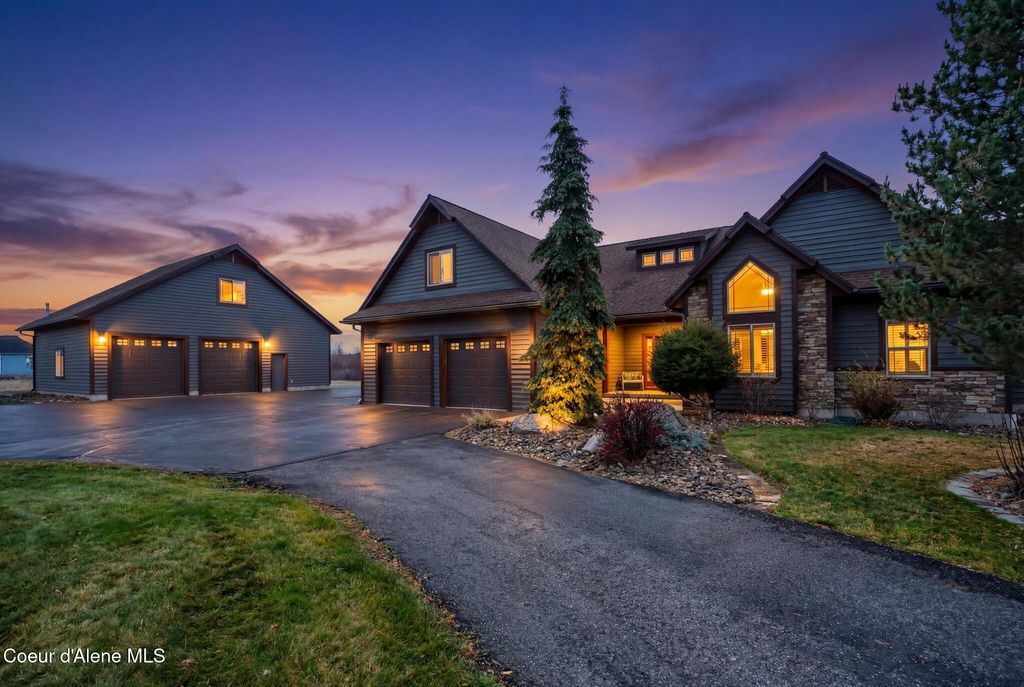 Photo of 203 Comeback Bay Ln, Sagle, ID 83860 (MLS # 26-339)