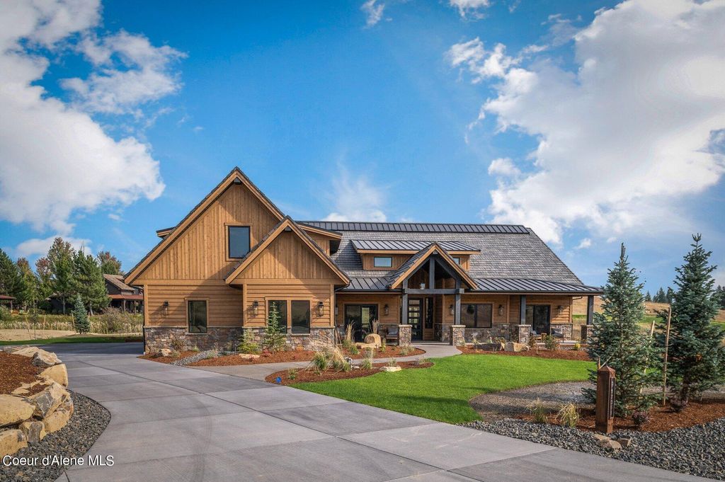 Photo of 17056 LAZURITE Dr, Coeur dAlene, ID 83814 (MLS # 25-4248)